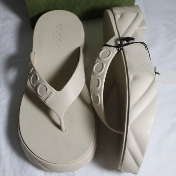 NWB Gucci Logo Rubber Thong Sandals Slip Ons Slides Mini Platform 41 746334 - Picture 1 of 5